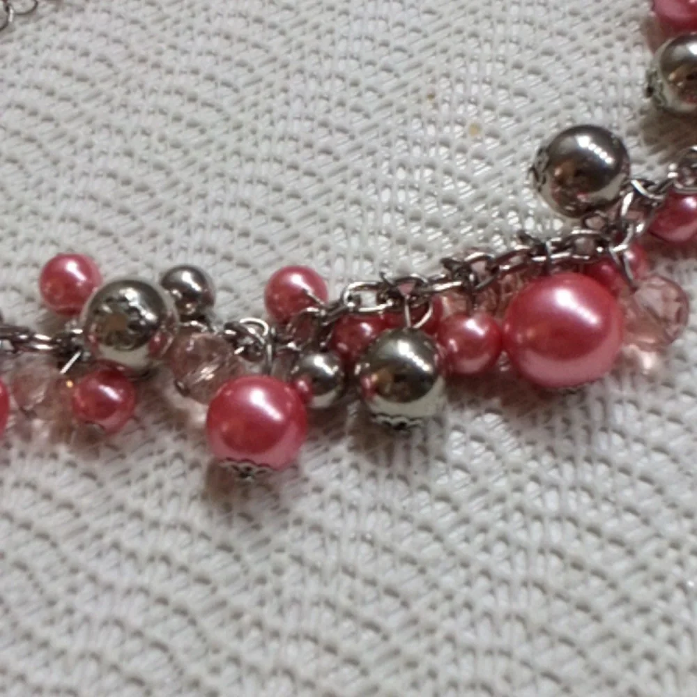 Women's Elegant Pink and Silver Beaded Necklace! - Picture 2 of 5